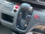 発進時から滑らかに加速する無段階変速のCVTはストップ&ゴーの多い街の中も快適です