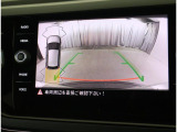 ★ギアをリバースに入れることで後方車両、ガイドラインが表示され安全確認のサポートをします★