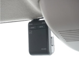 ◆ドライブレコーダー◆映像・音声などを記録する自動車用の装置です。 もしもの事故の際の記録はもちろん、旅行の際の思い出としてドライブの映像を楽しむことができます。