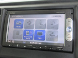 ギャザズメモリーナビ搭載車です。地図データの情報量や検索スピードの速さが魅力的。ビルトインタイプですので盗難のリスクも少なくなりますよね。初めての道でも安心快適で楽しいドライブのお手伝いをします。