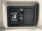 【パワースライドドア】スマートキーや運転席のスイッチでスライドドアの開閉が可能♪電動だから力を入れてドアを開ける必要が無く、小さいお子様でも、重い荷物を持っている時もラクに開け閉めできます♪