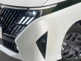 【LEDヘッドライト】悪天候や夜間走行時も良好な視界を確保し安心して運転できる高輝度LEDヘッドライトを装備!点灯速度が早く、消費電力も抑えられています。