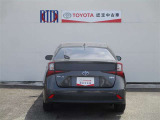 中古車ハイブリッド保証付きです。ハイブリッド機構を無償で保障します。保証期間は初度登録年月から10年目まで、またはロングラン保障が終わってから3年間です。ただし累計走行距離が20万キロ以内になります。