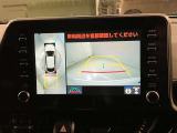 車庫入れなど後進運転時に死角をモニターで確認ができて安全です♪ ステアリング操作の参考になるガイド線も表示しますので車庫入れがニガテな方も安心ですネ!
