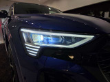 Audiが最初に採用したLEDポジショニングランプ。シャープなラインで昼間でも点けていたいと思うほど上品でオシャレです。夜間走行時はさらに目立ちます!