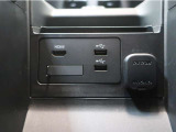 USBポートも2つ完備です♪
