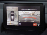 【360&deg;ビュー・モニター】専用カメラにより上から見下ろしたような視点で360度クルマの周囲を確認することができます。駐車が苦手な方でも縦列駐車や幅寄せ時に活躍してくれます。