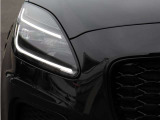 プレミアムLEDヘッドライト(シグネチャーDRL、フロント&リアアニメーションターンランプ、オートハイビームアシスト付)