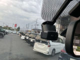 【ドライブレコーダー】走行中や駐車中の映像を高画質で記録し、事故やトラブル発生時の状況確認に役立つ安心装備。あおり運転対策や証拠保全にも有効で、日常のドライブをより安全にサポートします。