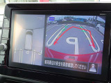 【アラウンドビューモニター&バックモニター】クルマを真上から見下ろしているかのような映像が表示され、周囲の状況がひと目で把握できるので、安心してスマートに駐車できます。駐車が苦手な方にオススメです!