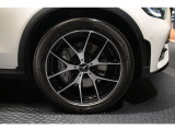 メルセデスの認定中古車「サーティファイドカー」では、万一お車が故障した場合も、ご購入後1年間もしくは2年間※は走行距離にかかわらずメルセデス・ベンツ正規サービスネットワークで無料修理いたします