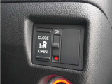 ◆片側電動スライドドア◆狭い駐車場でも乗り降りが楽々♪お子様が隣の車にドアを当ててしまう心配もございません!小さなお子様連れの方もこれで安心。