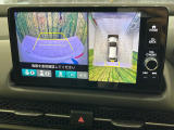 【マルチビューカメラシステム】専用のカメラにより、上から見下ろしたような視点で360度クルマの周囲を確認することができます☆死角部分も確認しやすく、狭い場所での切り返しや駐車もスムーズに行えます。