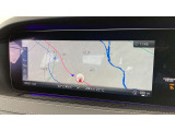 【コマンドシステム】センターのコントローラーとスイッチ類及び音声認識機能により、ナビゲーションやオーディオ&ビジュアル、車両設定等を安全に操作できます。また高精度ディスプレイを採用しています。