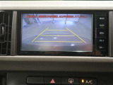 バックカメラが付いているので後方確認が非常にしやすいです。今や運転初心者も熟練者も必須装備!ついていて損はないですね♪