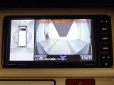 フロントビューで見通しが悪いT字路などの道でも見通し良く映し出してくれるので安心♪※あくまでも補助的な装置なので目視確認もお忘れなく!
