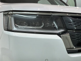 LEDヘッドライトは、点灯の瞬間から最大光量を発揮し、突然暗くなるトンネルなどでの安定感を高めます。