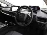 視線を前方に誘導する、トップマウントメーターを起点とし、安全確認がしやすく、運転に集中できる構成に。最大限走りの良さを楽しむことができます。
