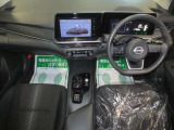 快適な運転席まわり♪視界の良い運転席で各種スイッチが使いやすく配置されています☆