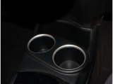 ドリンクホルダーがついてて助かりますね!