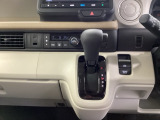 運転席周辺のスマートなレイアウトが、操作のしやすさを実現。快適なドライブをサポートします。