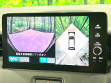 【パノラミックビューモニター】専用のカメラにより、上から見下ろしたような視点で360度クルマの周囲を確認することができます☆死角部分も確認しやすく、狭い場所での切り返しや駐車もスムーズに行えます。