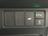 【パワーバックドア】スマートキーや運転席のボタンを押すだけでリアゲートが自動で開閉します!荷物を持っている時や、高い位置にあるバックドアを閉める際に便利な機能です♪