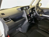 見通しのよいすっきりとした視界で、誰でも運転しやすいです。運転のしやすさは疲れにくさにも繋がりますよ♪