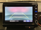 バックでの車庫入れも安心です! リアカメラが付いているバックモニター付のナビを装備しております。操作線もついており距離感も画面から確認できます。