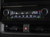 車内を快適に、オートエアコンを装備しています。