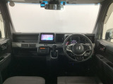 【前方視界】開放的な前方視界!運転がしやすく疲れにくいです♪窓が大きく、見通しがとっても良いおクルマですよ♪