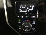 左右独立温度コントロールフルオートエアコンです。運転席、助手席それぞれで独立して温度設定ができます。冷え性の方が乗っても安心ですね♪