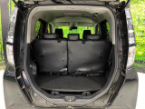 普段のお買い物や通勤、送迎等に十分な荷室スペースを確保しております。セカンドシートを倒すと、大きな荷物の積載も可能です♪