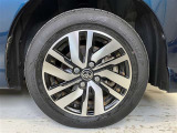 タイヤサイズは165/65R14!純正アルミホイール!納車前の点検時に当社指定の新品タイヤに交換させていただきます!ホイール部分に擦り傷箇所あり。(右フロントタイヤ)