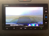 【バックカメラ】運転が苦手な方も車庫入れラクラクです!ギアをリバースに入れれば自動的に切り換わりますので、面倒な操作は不要です♪狭い駐車場もお車を傷つけず安心ですね!