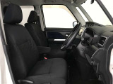 高いホールド性で運転姿勢が安定します。長距離ドライブでも疲れにくいのが魅力です。快適なドライビングライフをお送りください♪