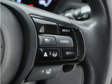 ◆アダプティブクルーズコントロール◆予め設定した車速内でクルマが自動的に加減速。前走車との適切な車間距離を維持しながら追従走行します。【LKAS】車線維持支援システムでステアリング操作を支援。