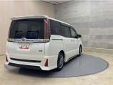 全車1年間の走行距離無制限のロングラン保証付きです。また、さらに安心をお求めの方には1年〜2年の保証延長ができる「ロングラン&alpha;保証」(有償)もお選びいただけます。