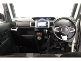 必要な装備を使いやすい位置に配置した機能的な運転席まわり。操作感や車両感覚など、ぜひ運転席に座って確かめてください。