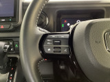 ステアリング左手側はオーディオ関連の操作スイッチです。視線を逸らすことなく運転に集中できます