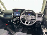 運転席まわりです。 各操作スイッチは使いやすい位置に配置されてます。