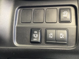 【両側パワースライドドア】です。リモコンや運転席のスイッチ操作で楽々自動開閉。