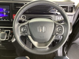 Hondaセンシング搭載ミリ波レーダーと単眼カメラで、クルマの前方の状況を認識。ブレーキやステアリングの制御技術と協調し、安心・快適な運転や事故回避を支援する先のシステムです