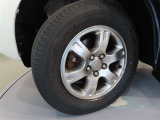 タイヤサイズは215/70R16です。