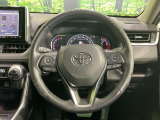 【純正革巻きステアリング】上質な革を使用することで、手にしっかり馴染みとても運転しやすいハンドルです♪