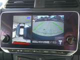 【アラウンドビューモニター】空から見下ろすような視点で、スムースな駐車と安全確認をサポートします。
