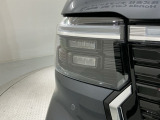 LEDヘッドライトは、点灯の瞬間から最大光量を発揮し、突然暗くなるトンネルなどでの安定感を高めます。