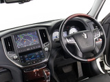 使いやすさや安全性を追求したステアリング周り!高級車ゆえにスイッチ類が多いのも特徴ですね!考え尽くされた配置ですぐに使いこなす事が出来ますのでご安心下さい!是非、体感してみて下さい!!