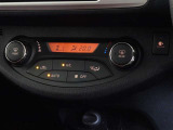 車内を快適に、オートエアコンを装備しています。