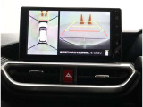 パノラミックビューモニター装備!トップビュー&フロントビュー・車両に取り付けたフロント、サイド、バックカメラの映像を合成して画面上に表示させることで、低速時の運転を補助する装置です。
